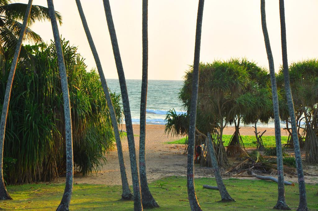 Ocean View Hotel Bentota Esterno foto